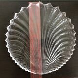 Dish in the shape of a crystal shell