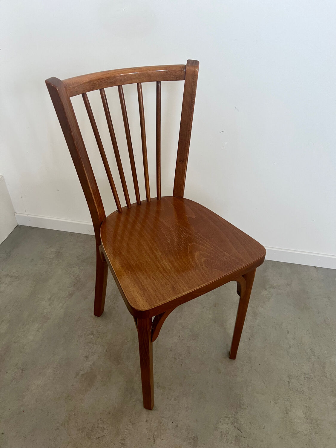 Lot de 4 anciennes chaises de bistrot baumann vintage en bois