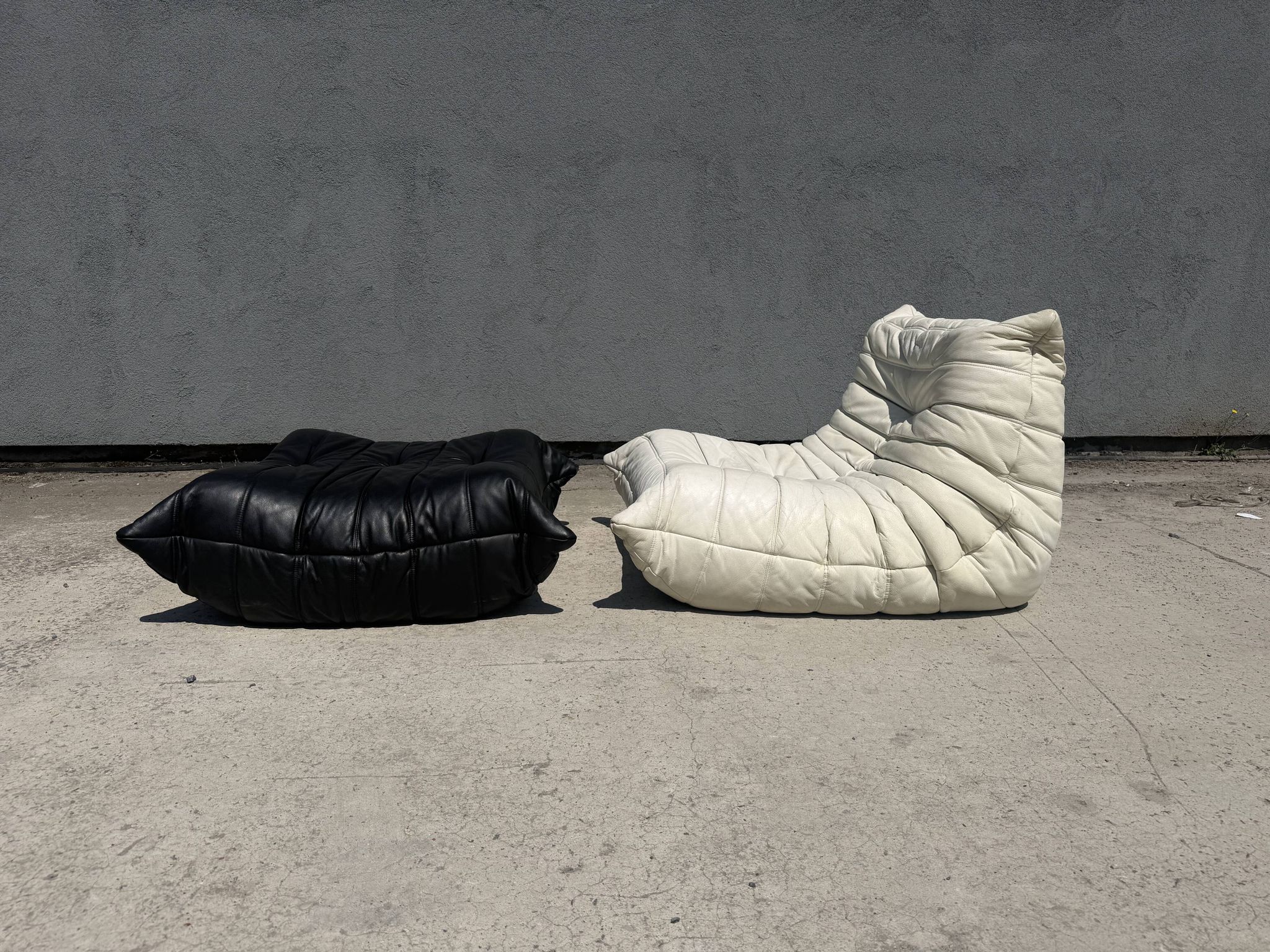 100% authentic Ligne Roset Togo 1-seater + pouf original leather Black & White