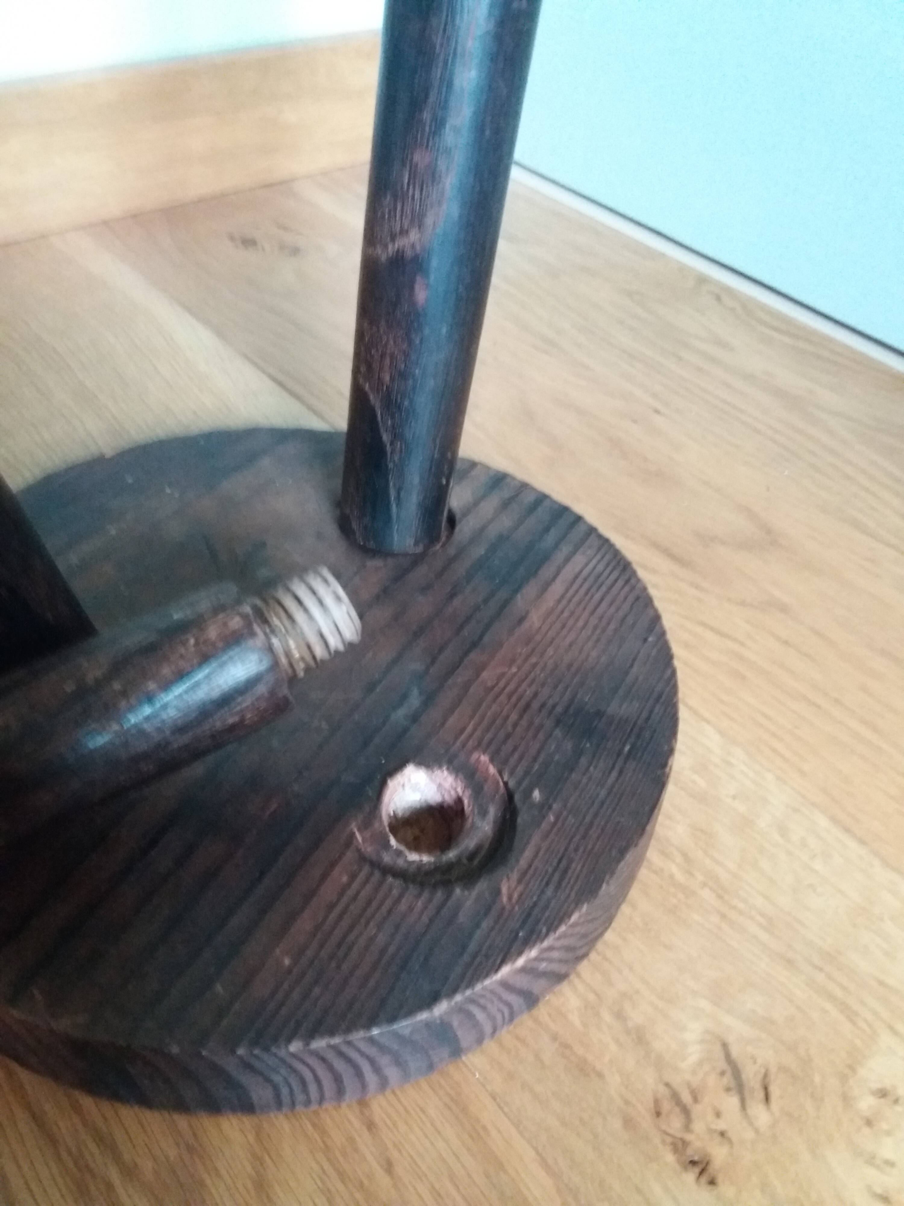 Tripod pencil leg stool