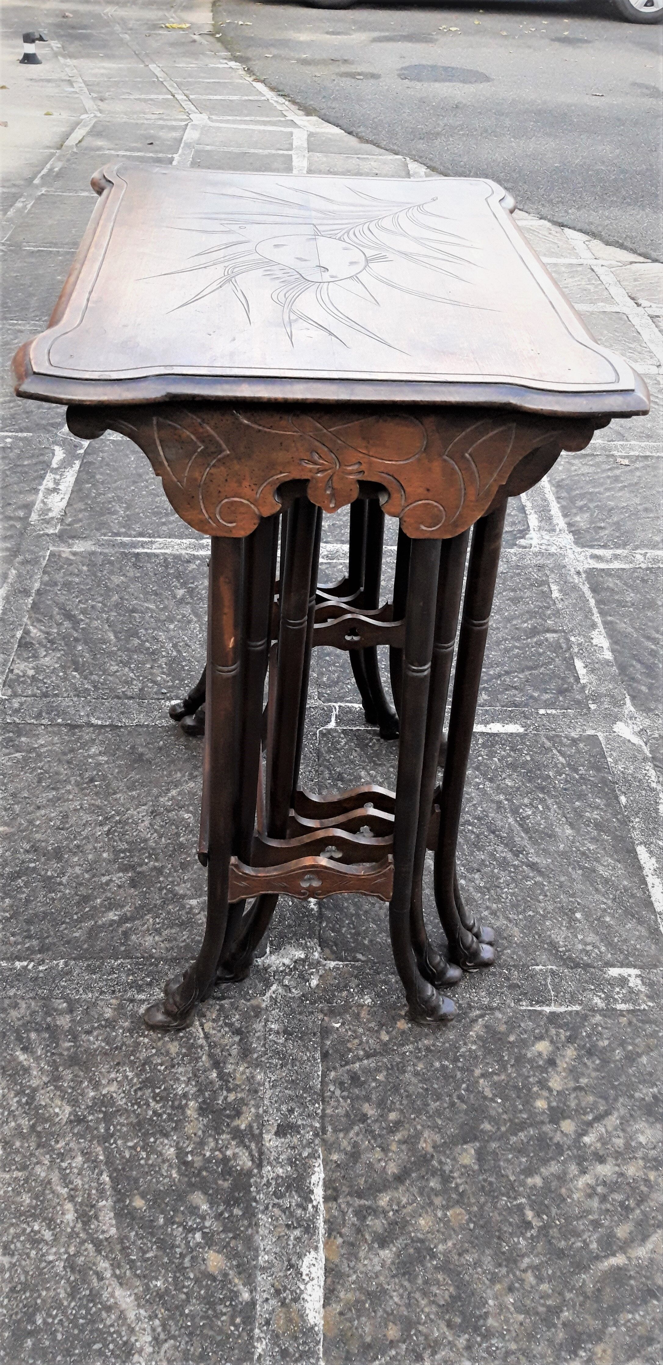 tables gigogne art nouveau floral motifs