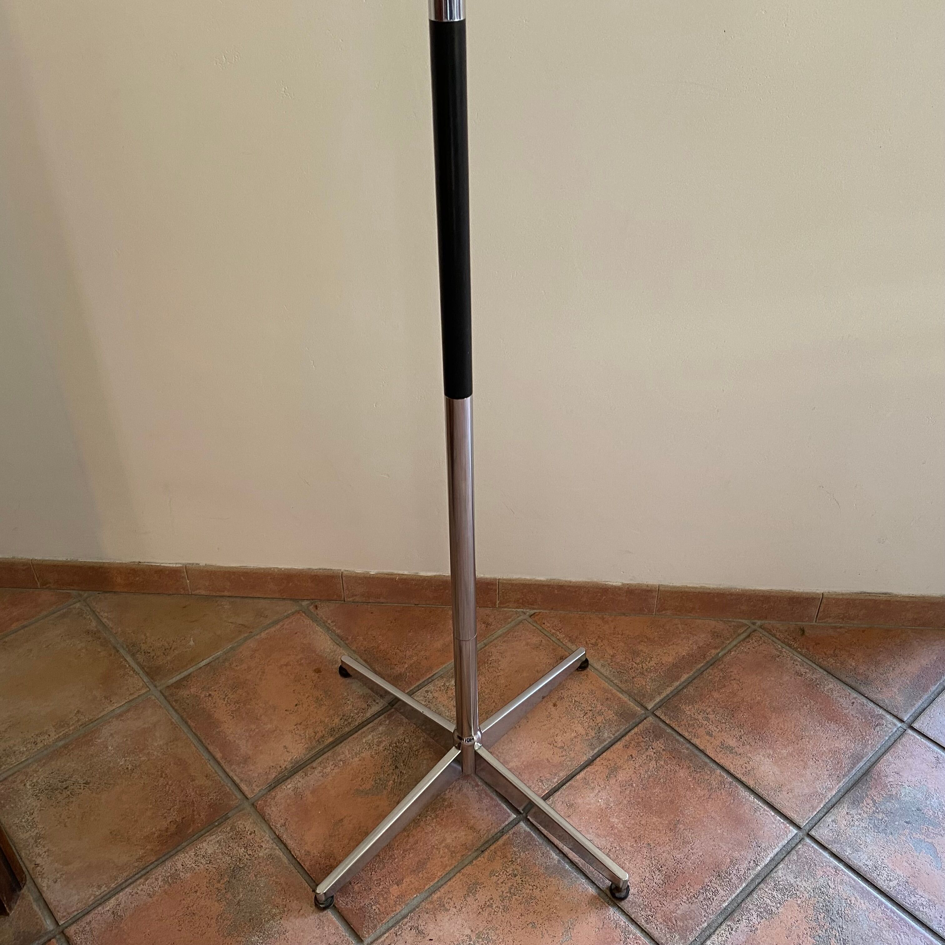 Parrot coat rack. 12 hooks. 1970.