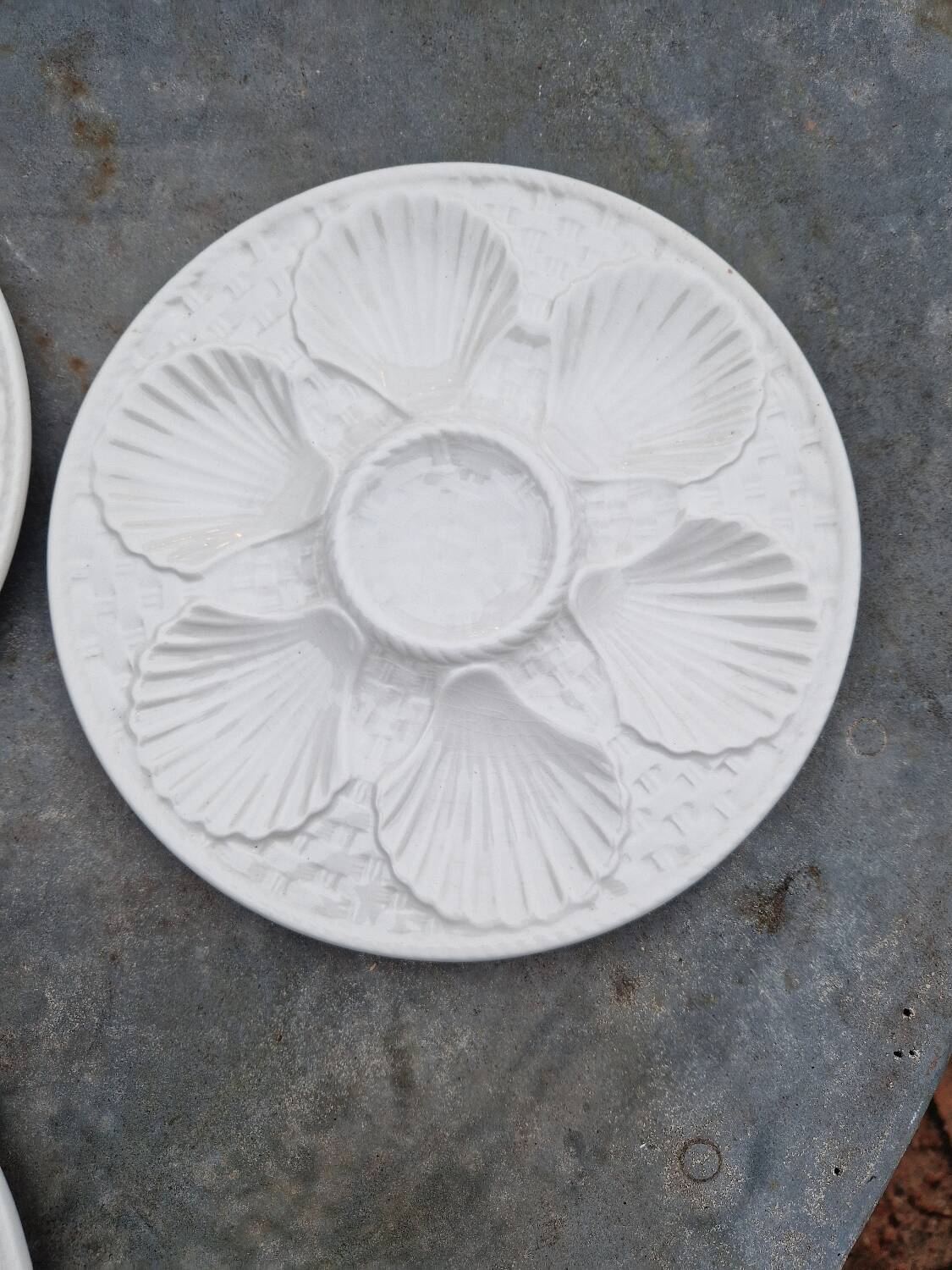 Set of 6 oyster plates with shells in white earthenware