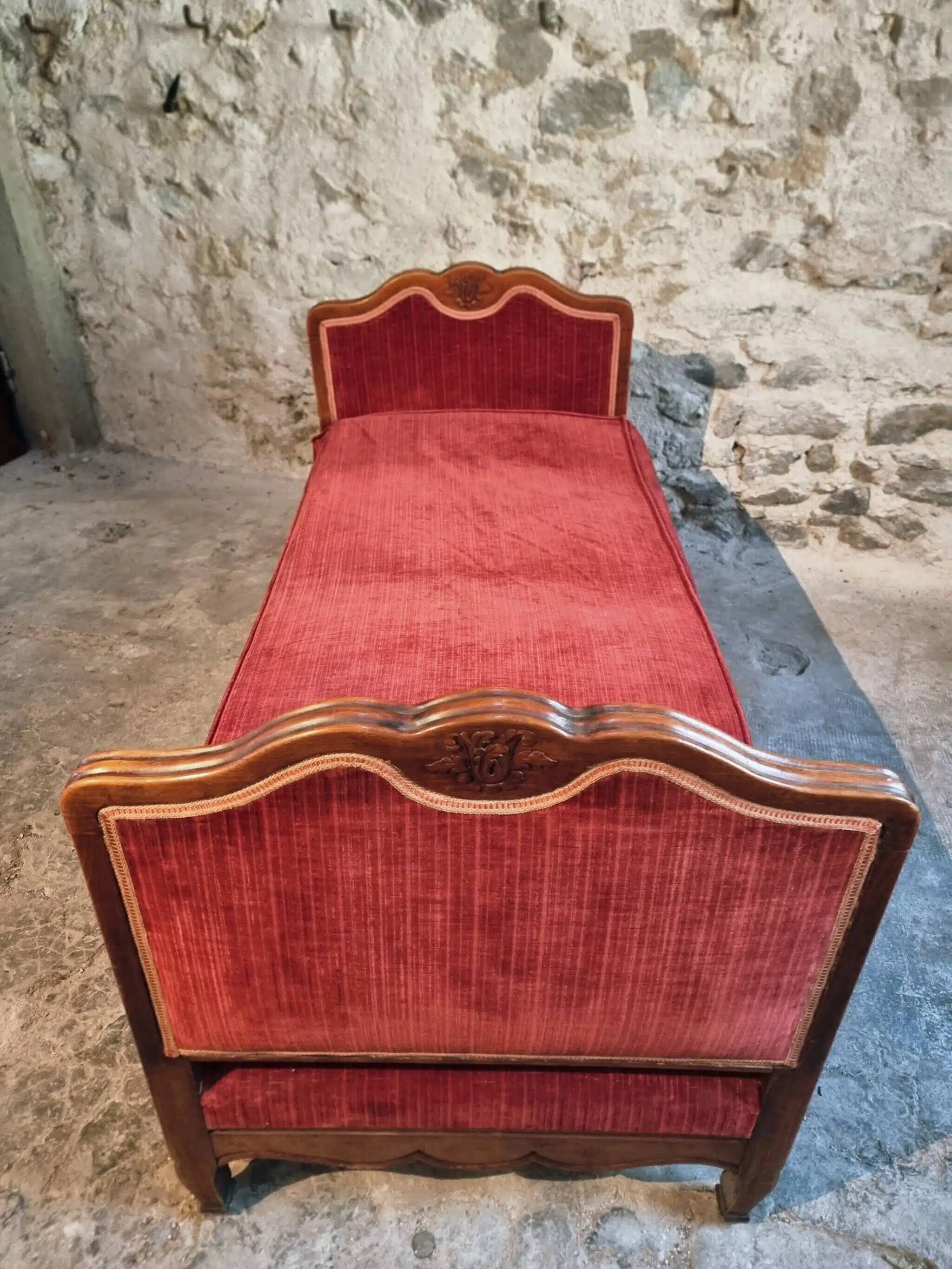 Antique French Louis XV style daybed – single bed – adjustable leg – beech frame – circa 1880–1920