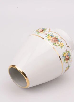 Brussels porcelain vase with a gold rim and flowers