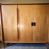 Wardrobe compass feet