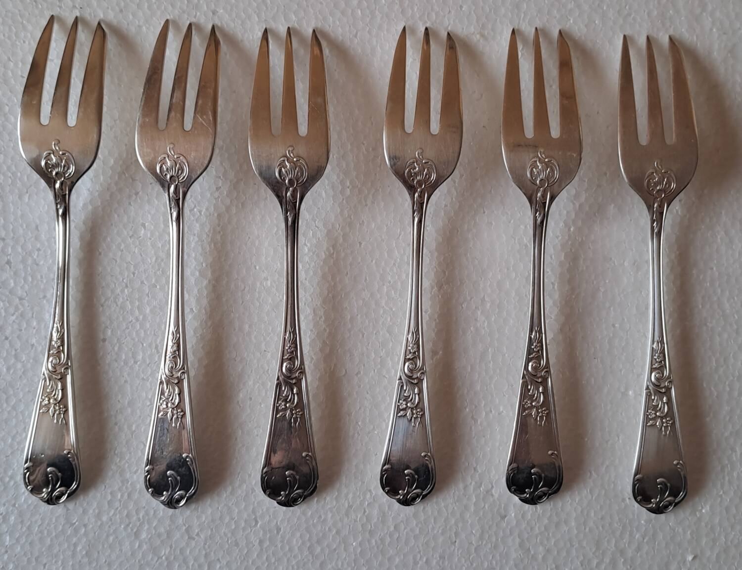 6 silver-plated cake forks