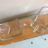 Wall stretch with glass epic drawers