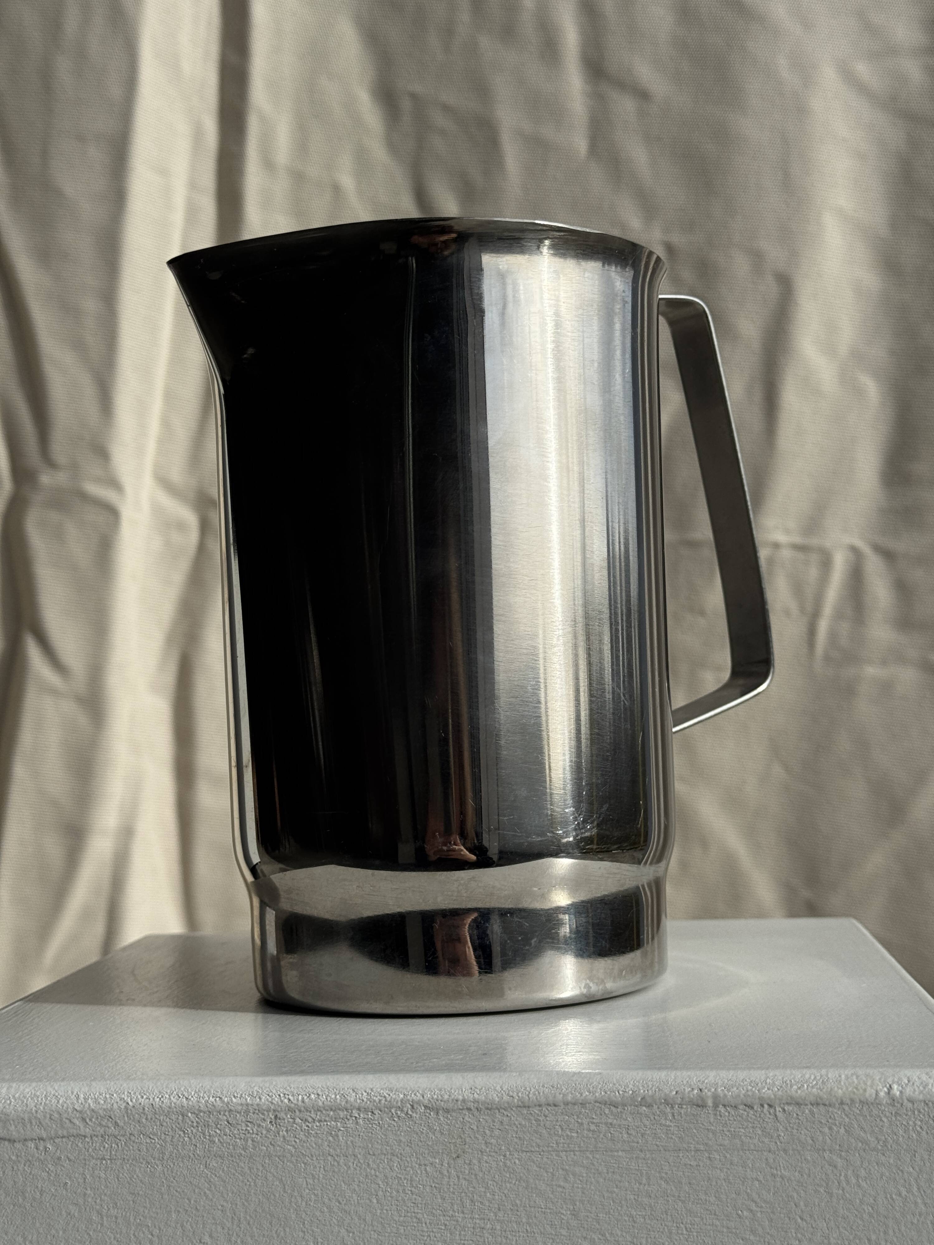 Large silver-plated jug H20 D14.5