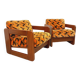 Paire de fauteuils traîneau vintage en noyer et tissu velours des années 70
