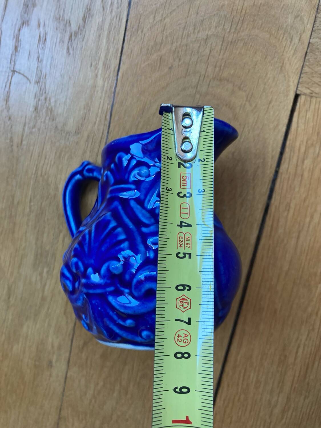 Blue barbotine cream jug Onnaing