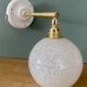 Applique globe vintage en verre de Clichy blanc