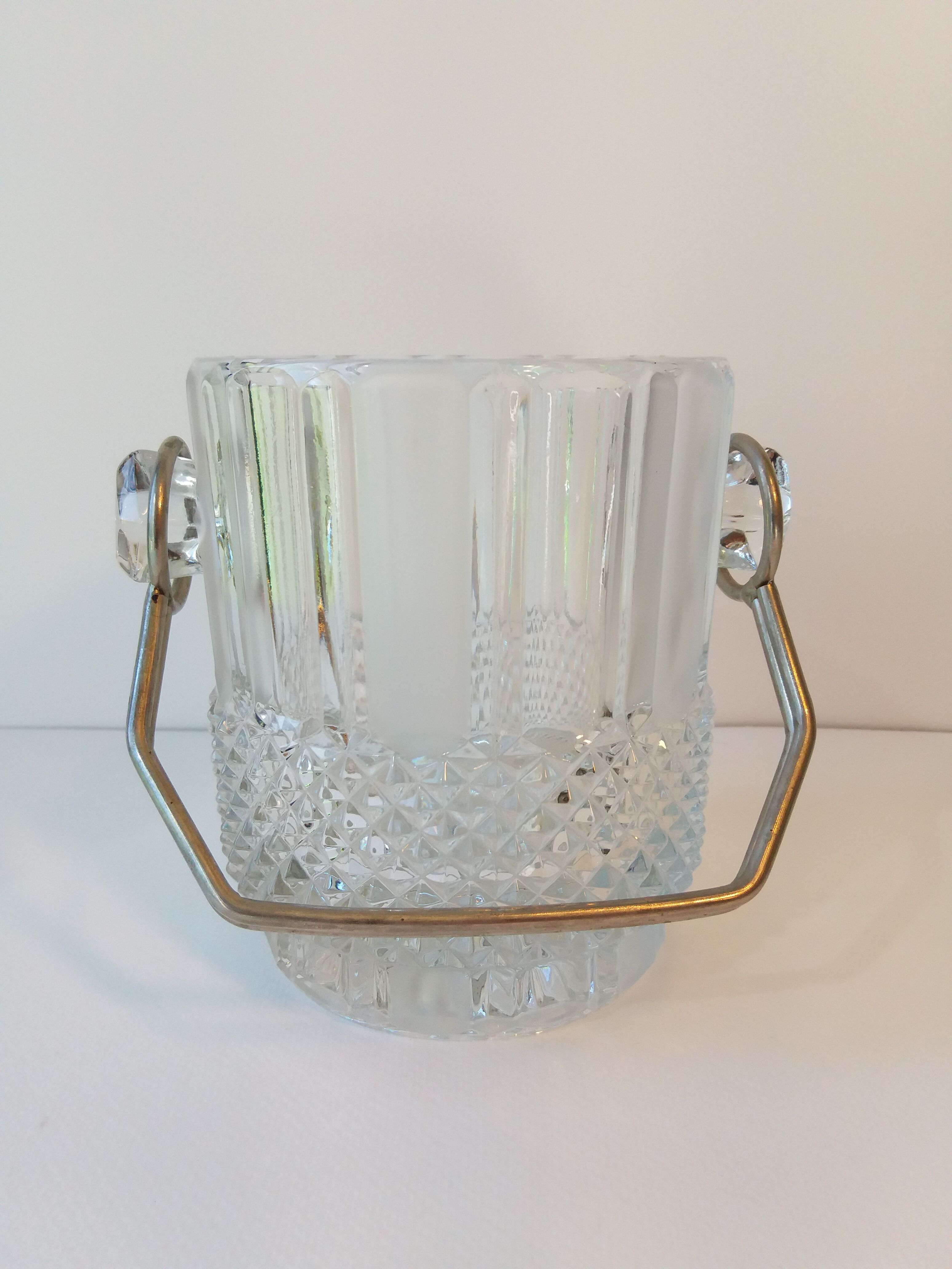 70-80 chiseled glass ice bucket