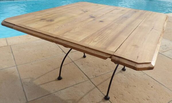 Table bass plateau en bois massif et son pied en fer forgé