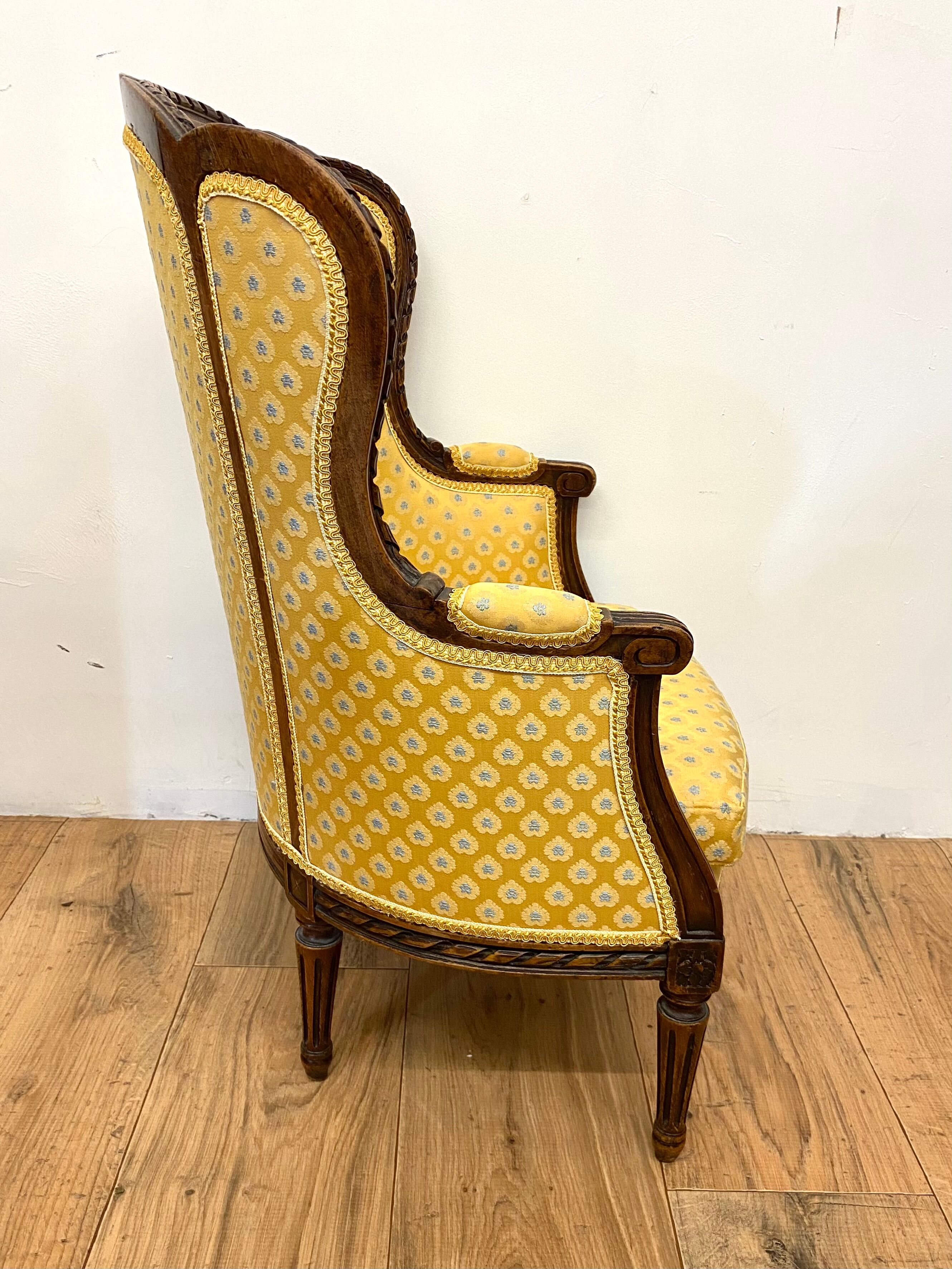 Fauteuil bergère Louis XVI à oreille