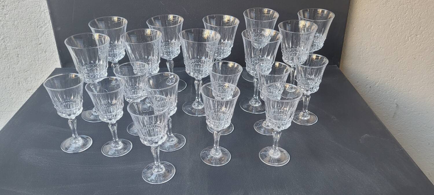 Set of 20 70's stemmed glasses