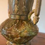 Vase amphore ancien en barbotine – Faïence décor grec antique – Signé 0E V