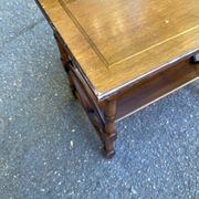 Meuble porte-revues table d'appoint en bois teinté style anglais néo-classi