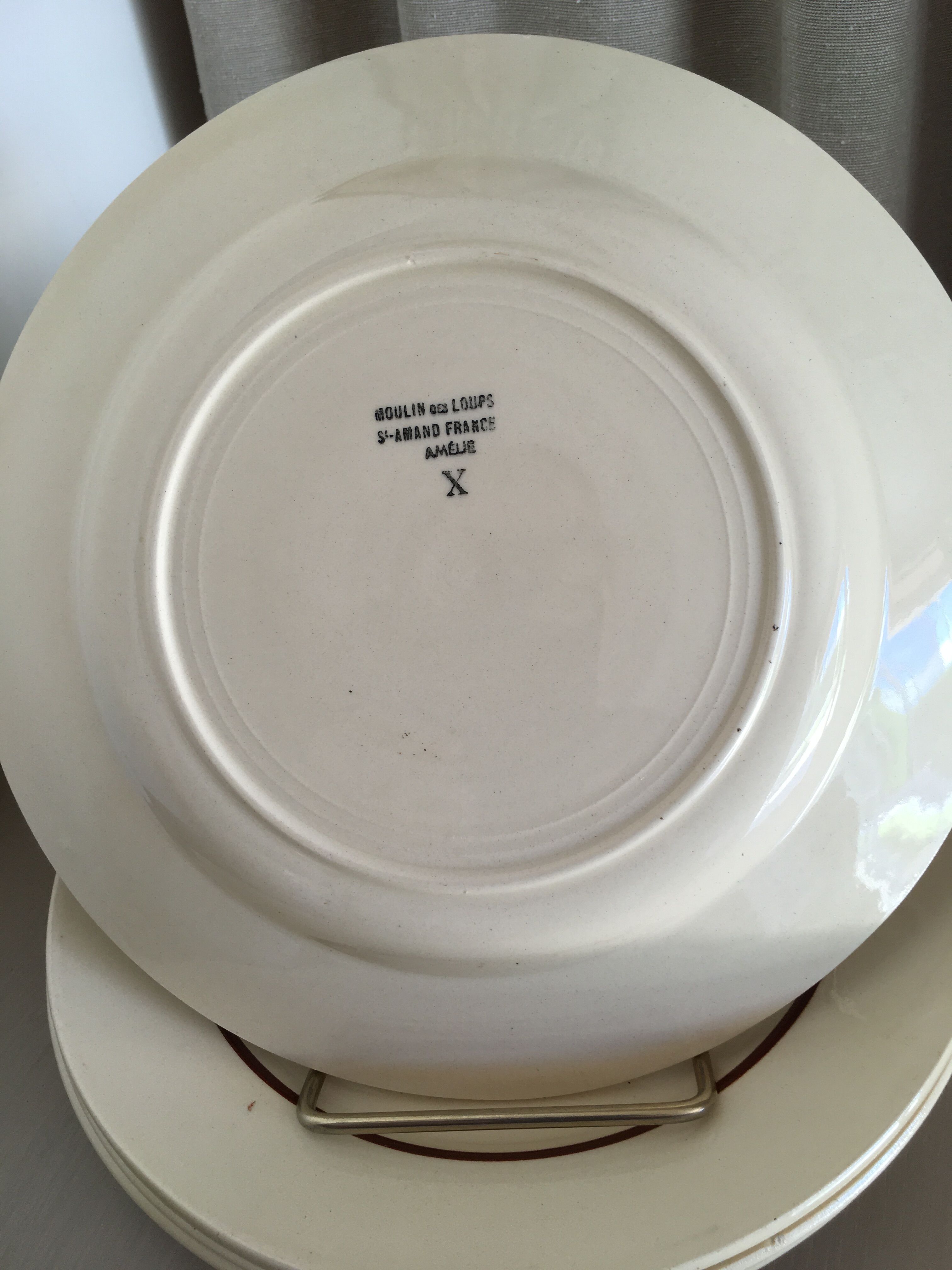 4 flat plates on earthenware st Amand model Amelie