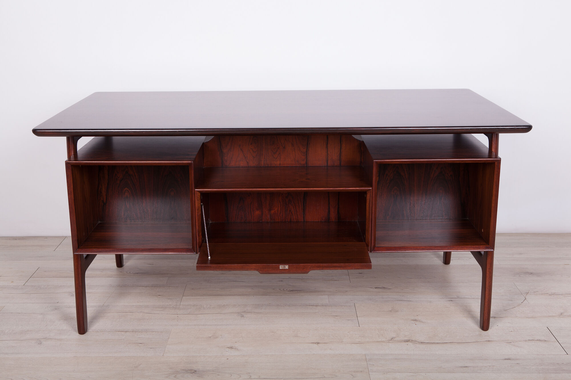 Bureau en bois model 75 Desk de Omann Jun années 1960