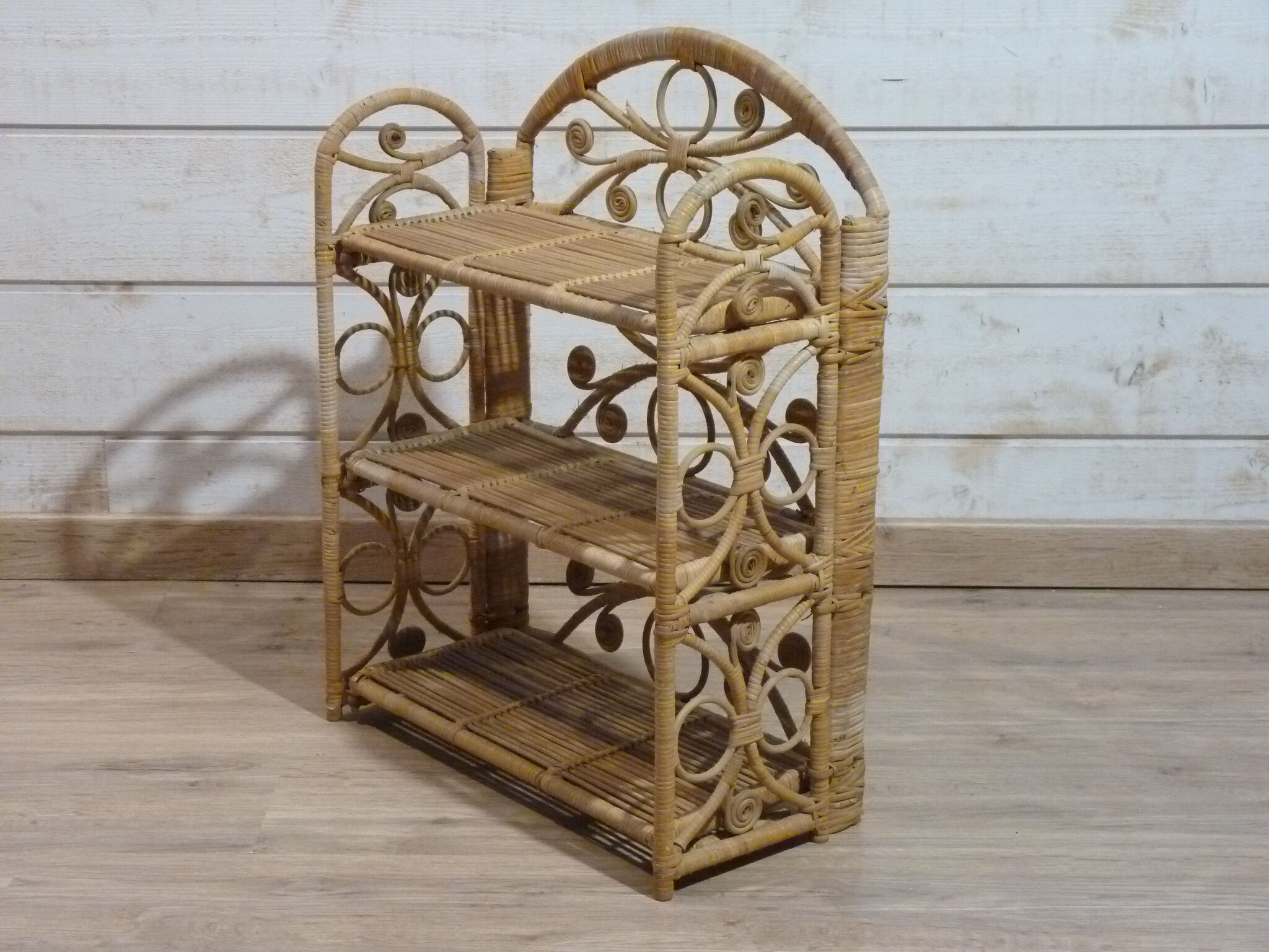 Folding shelves Peacock