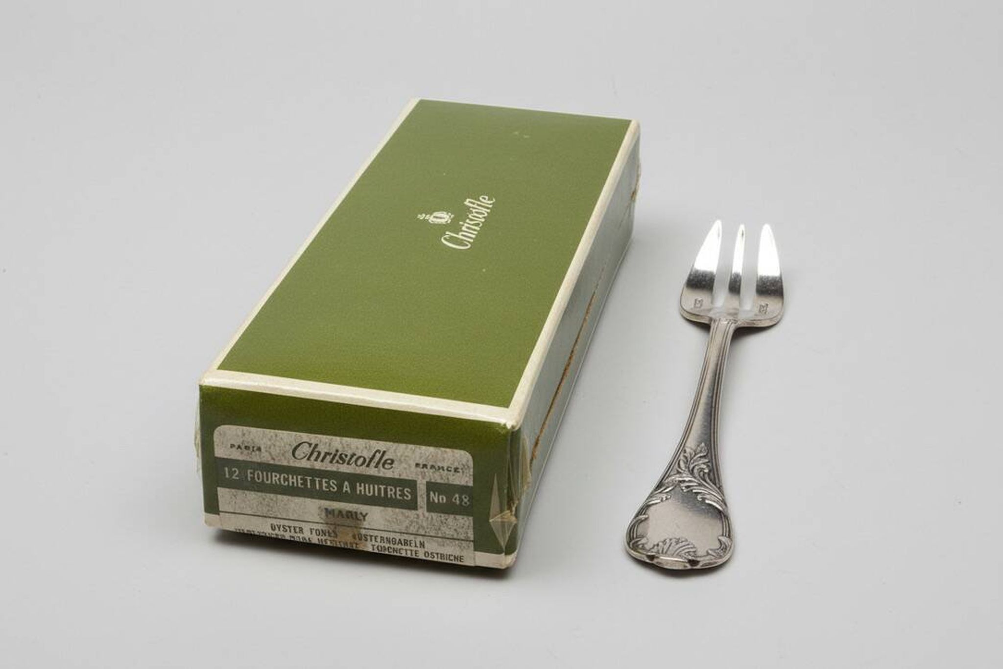 Set of 12 Christofle Marly oyster forks – new in blister pack, sealed original box.