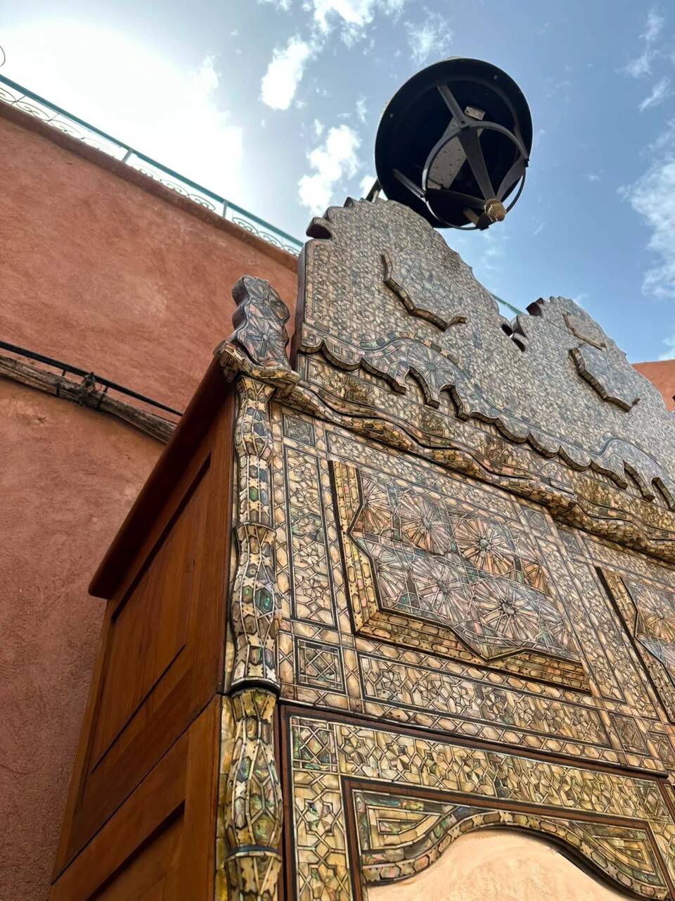 Armoire Levantine en Nacre — Signée Ahmed Jamil Sarsar, Datée 1890