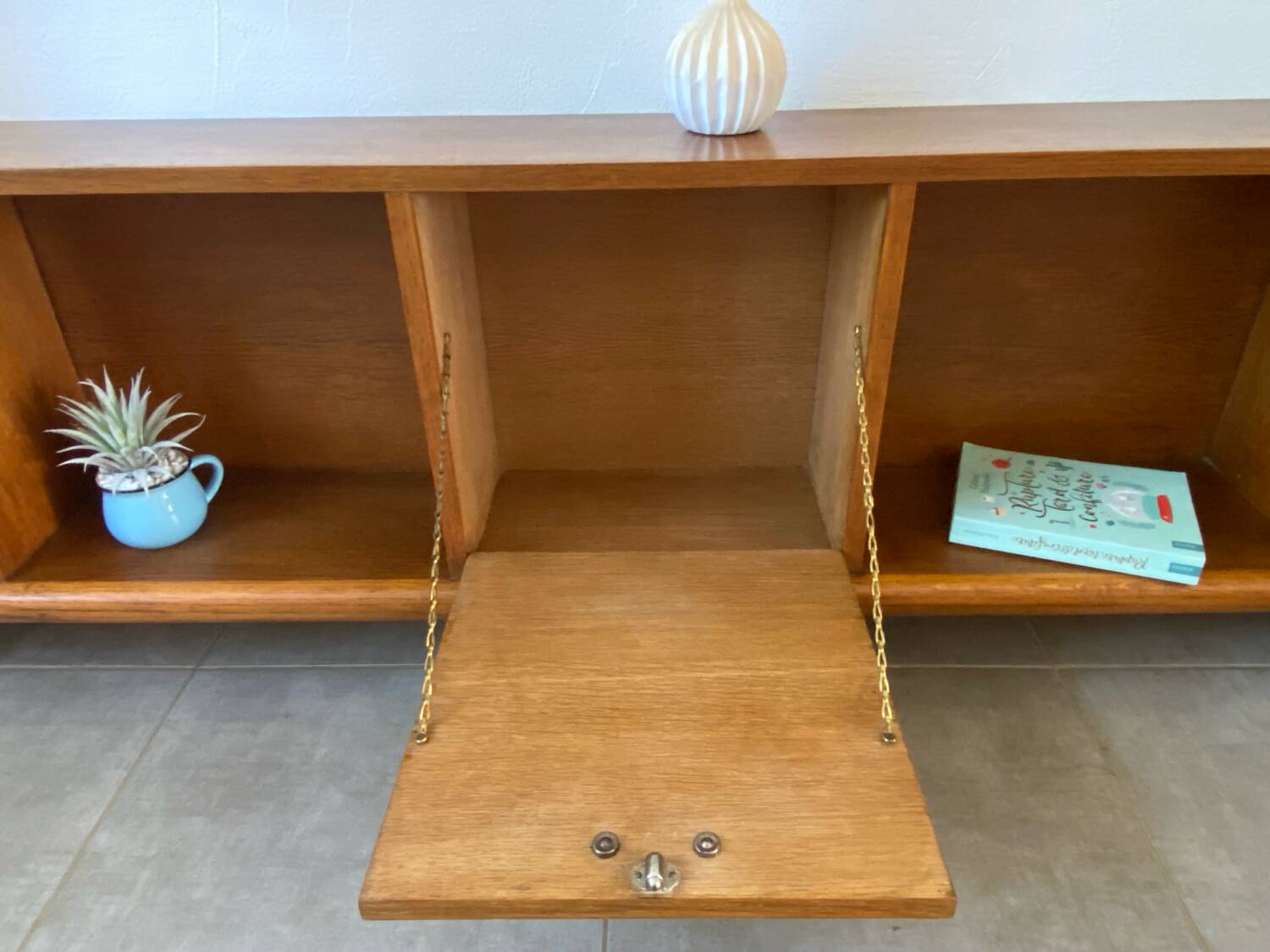 Vintage low oak sideboard (shallow)
