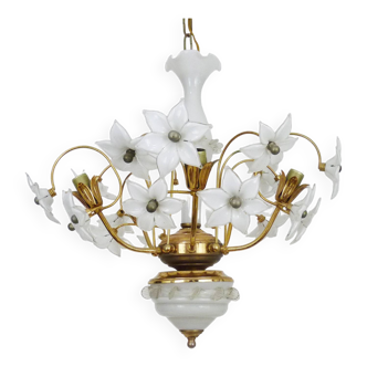 Italian chandelier in the shape of a bouquet of Murano flowers in art glass and gilded brass. 70s 80s