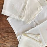 Embroidered tablecloth and 12 vintage napkins