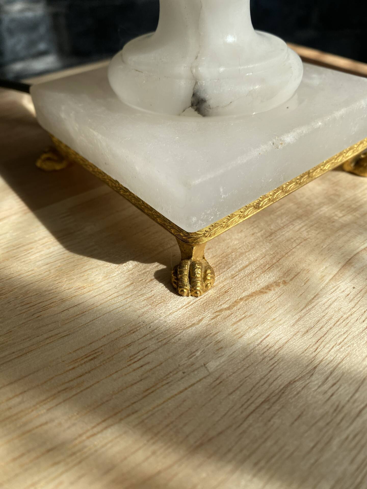 Pied de lampe en albâtre