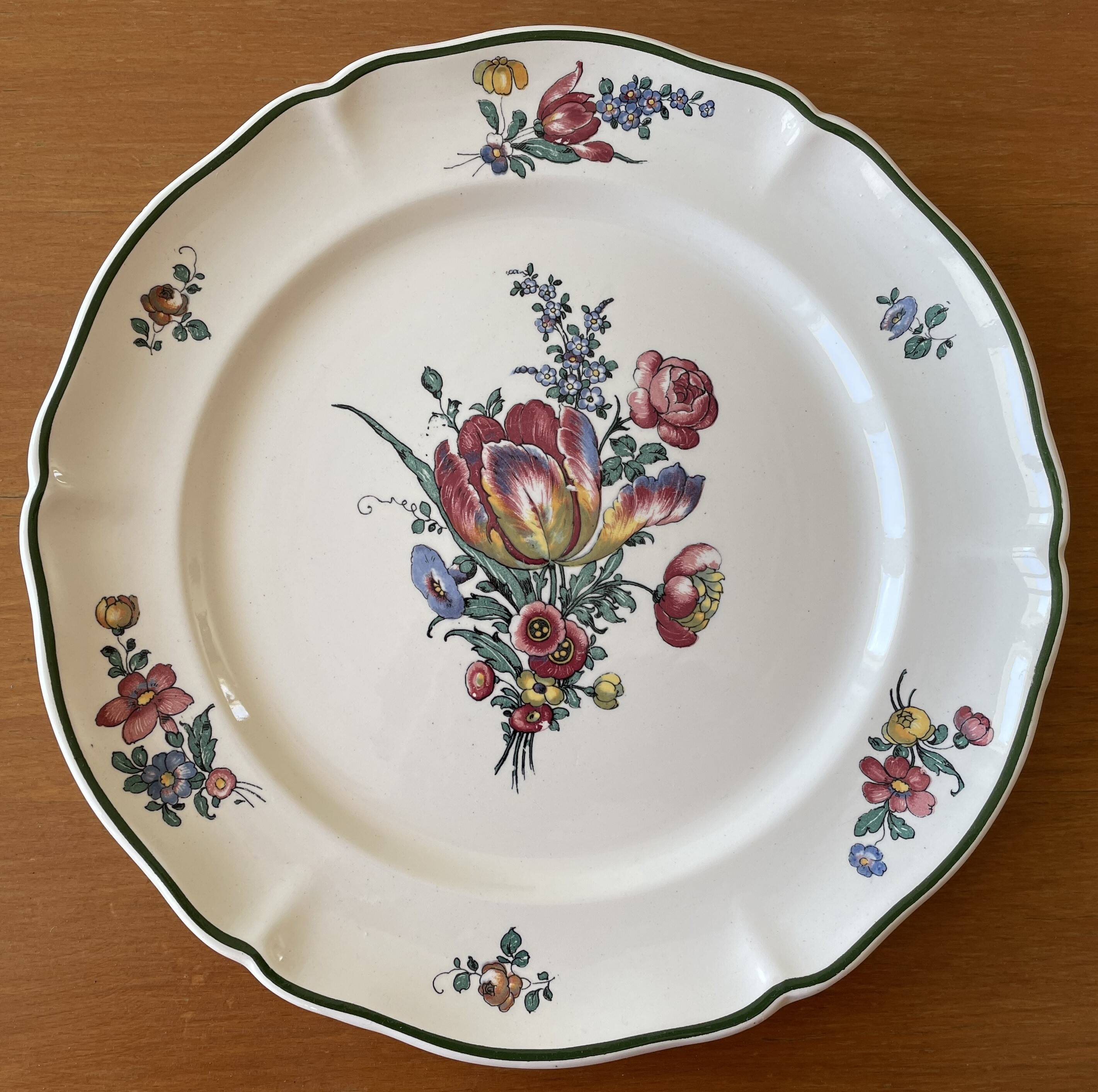 6 large antique earthenware dinner plates from Villeroy & Boch