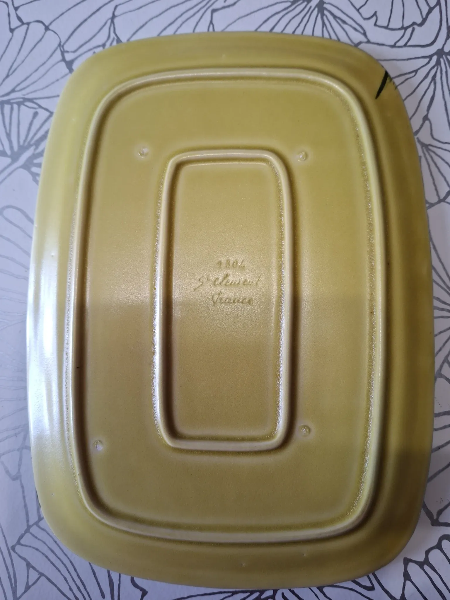 Rectangular plate in Saint Clément