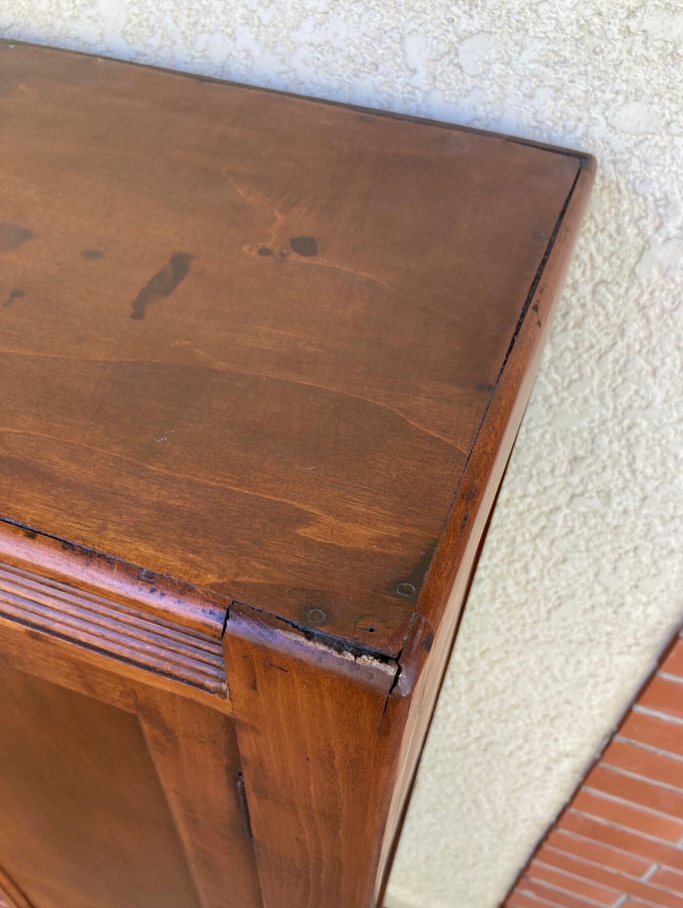 Old Parisian bonnetière