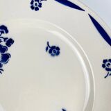Half-porcelain cake dish Badonviller, blue flower pattern, early 20th century.