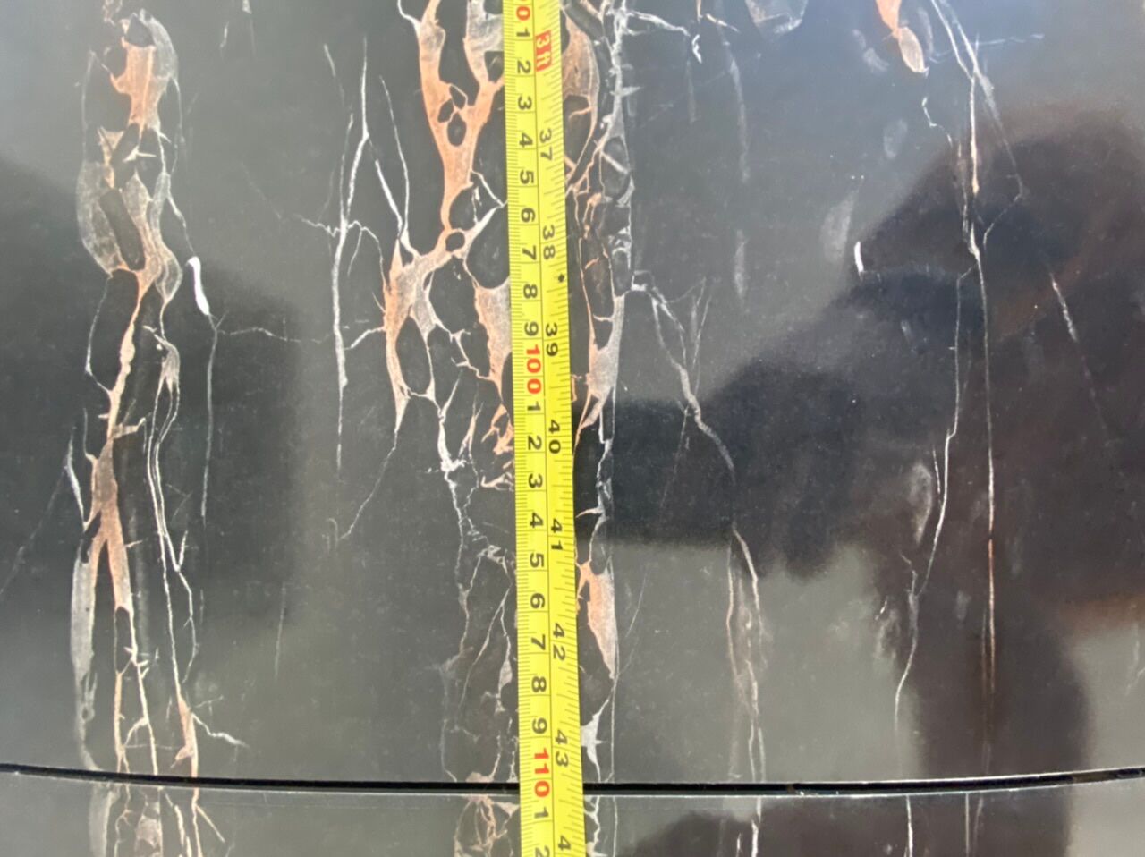 Extendable table + 4 marbled formica chairs