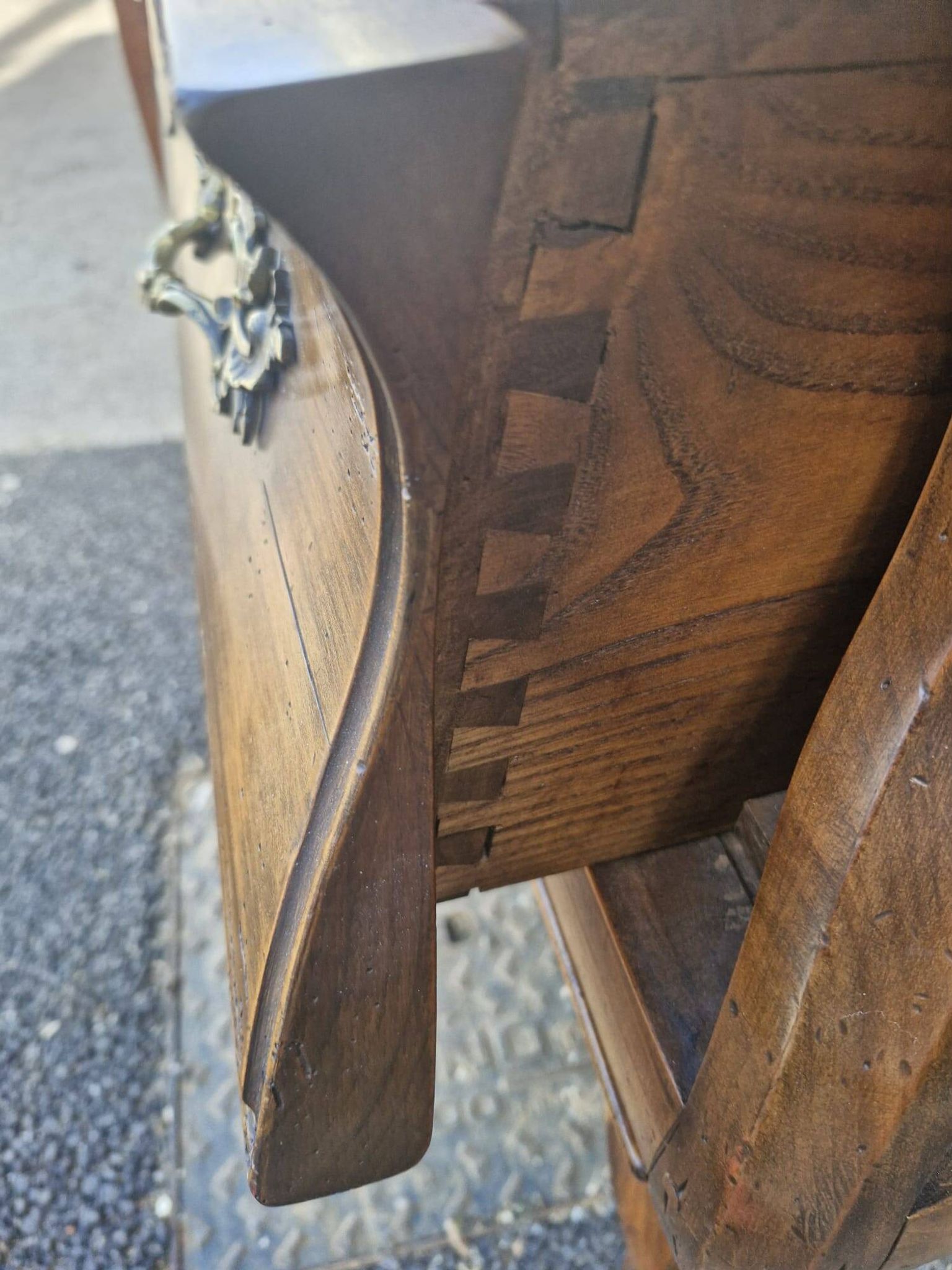Chest of drawers