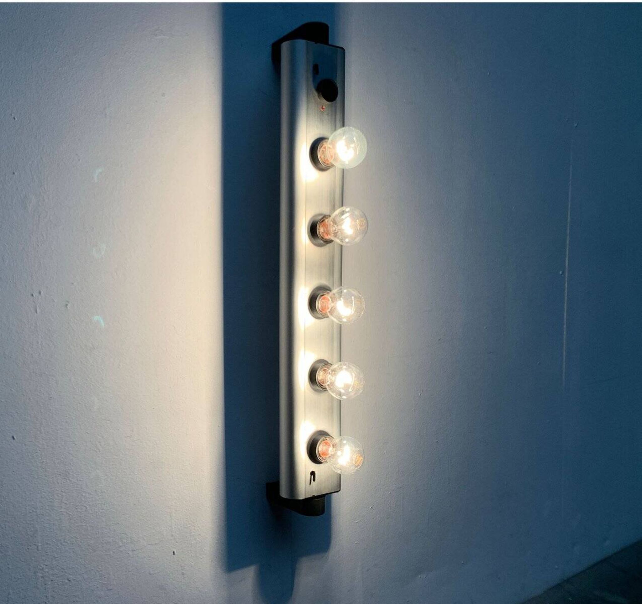 Postmodern Italian wall lamp Aton Barra by Ernesto Gismondi for Artemide, 1980s.