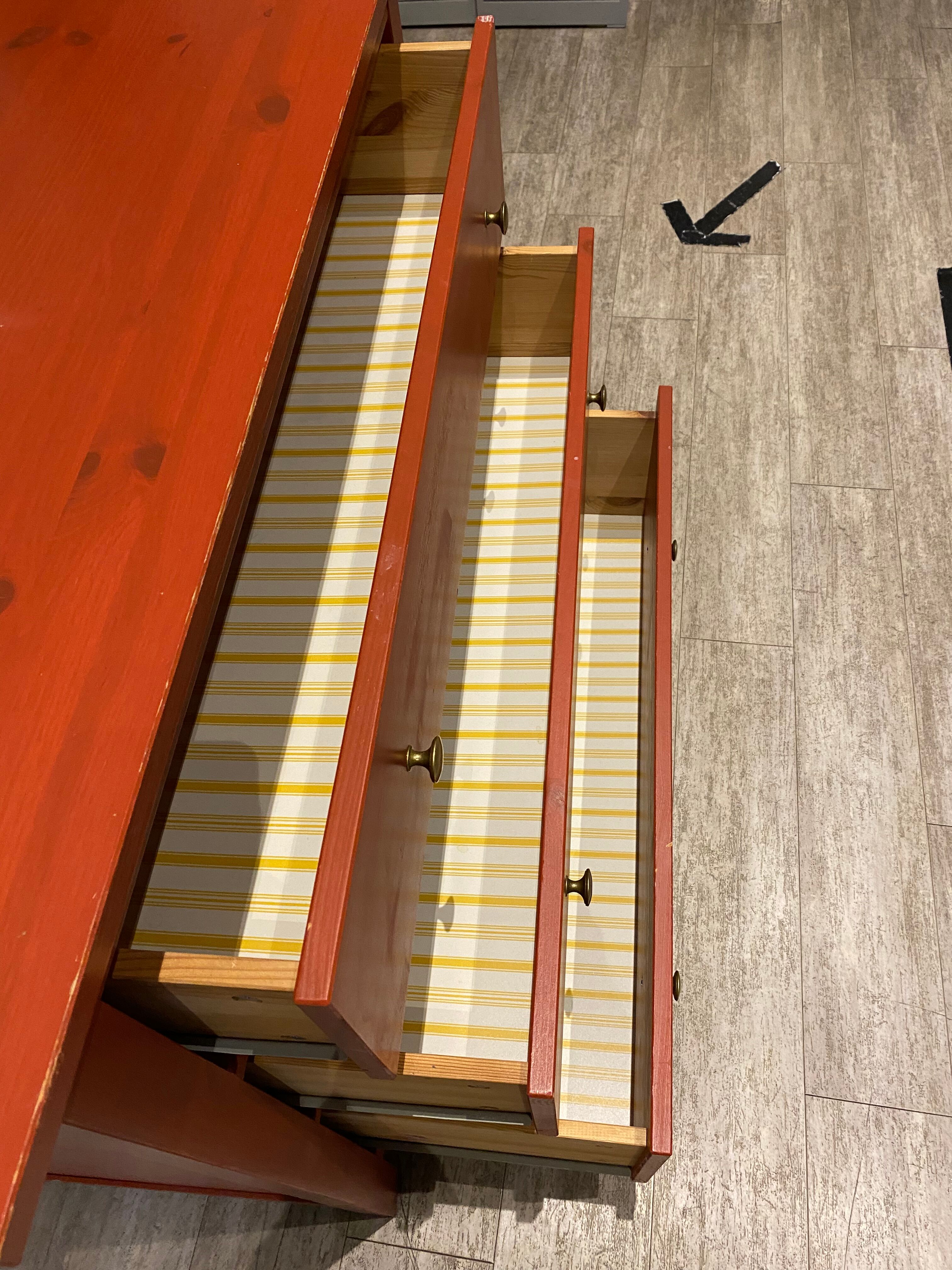 Commode bois rouge