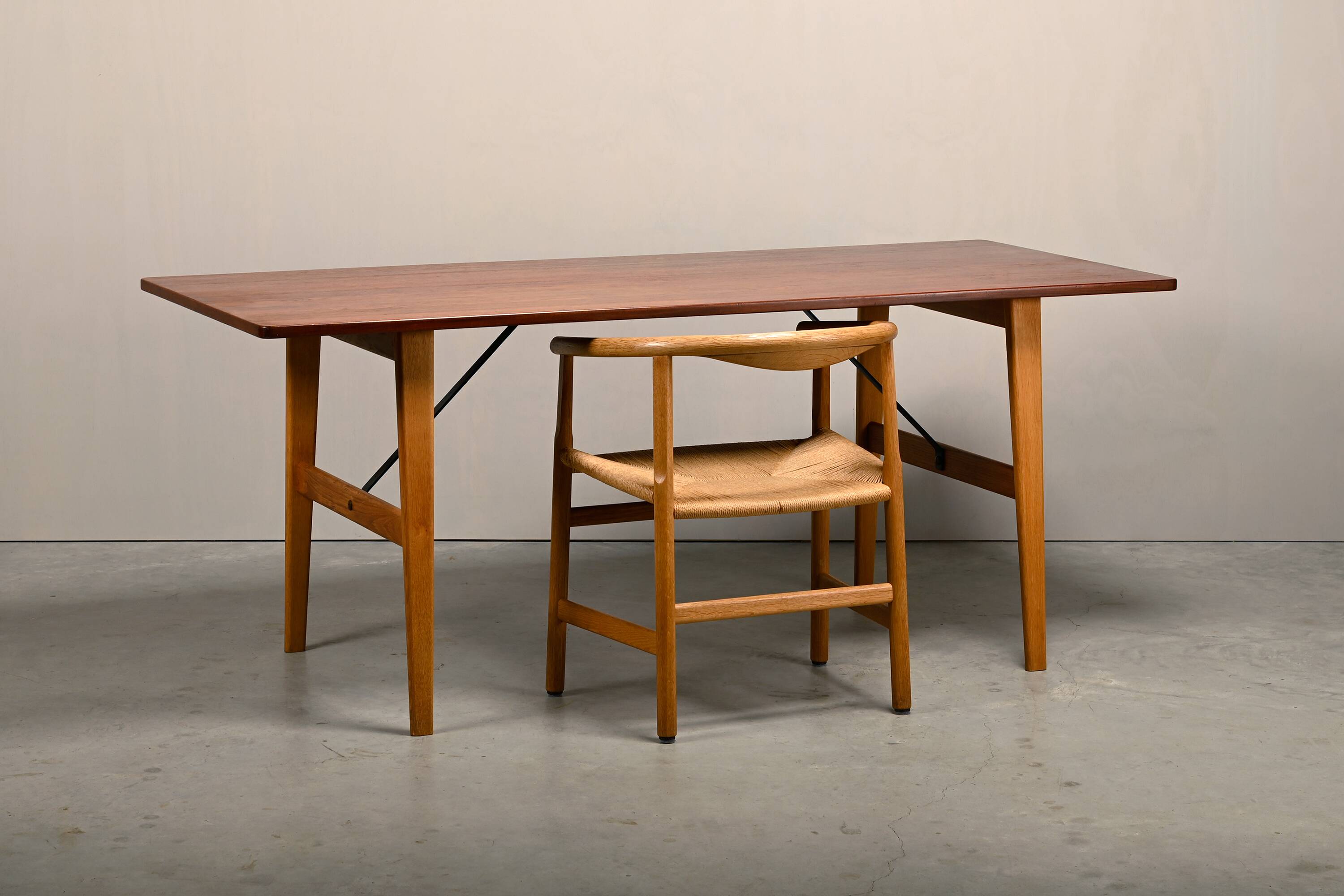 Børge Mogensen Hunting Table in Teak and Oak for Søborg Møbelfabrik