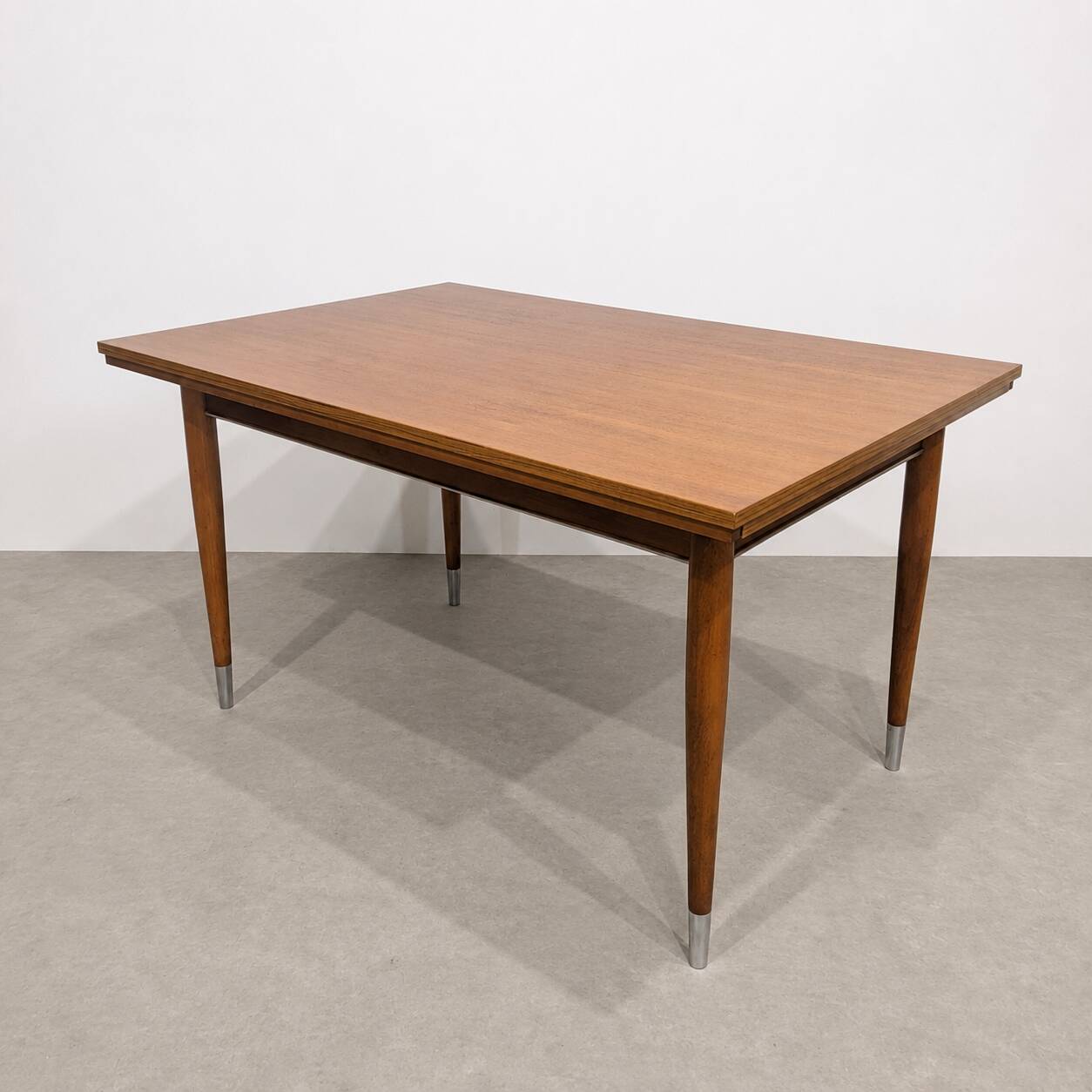 Vintage extendable dining table with tapered legs.