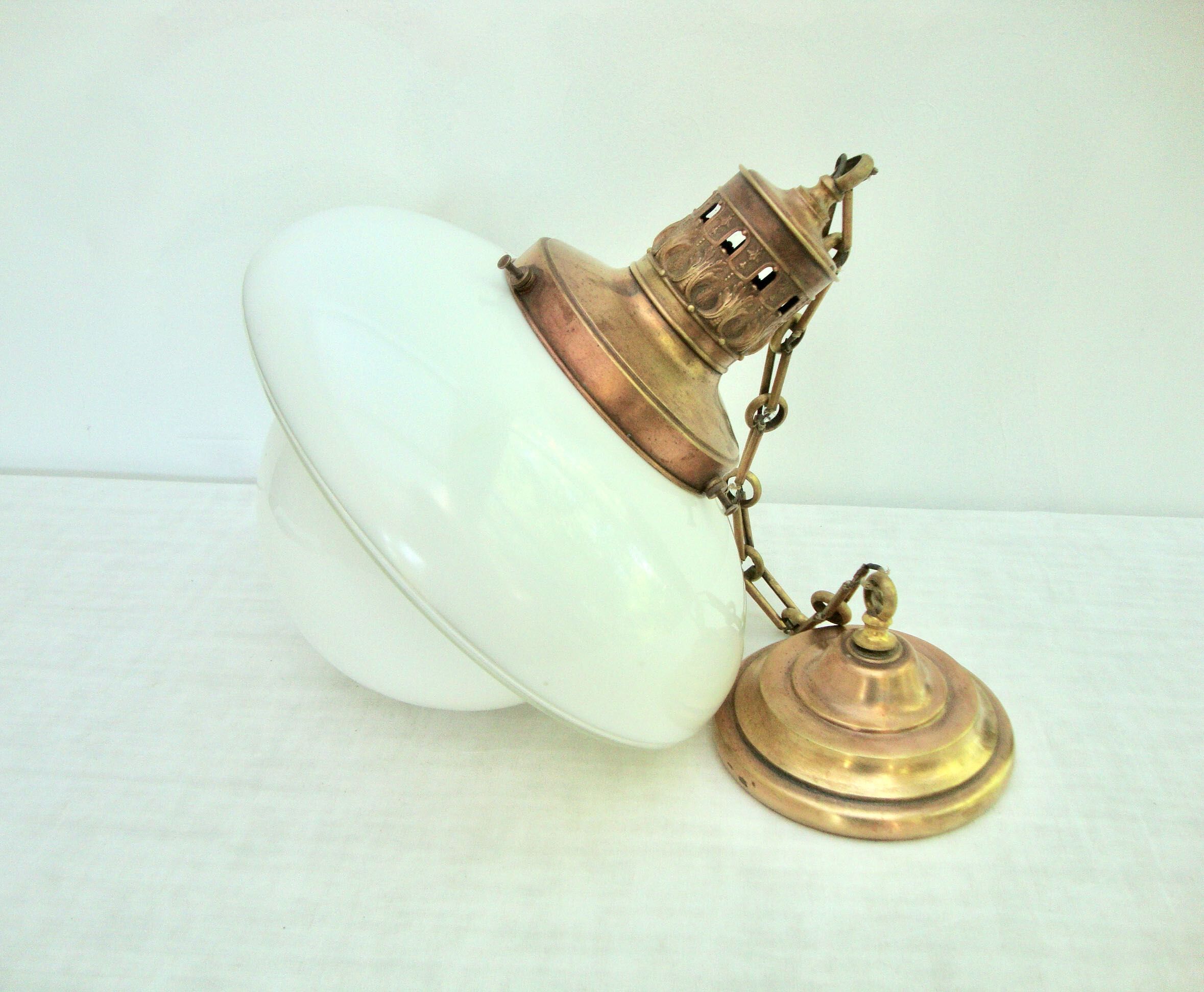 Opaline suspension at the end of the 19th century