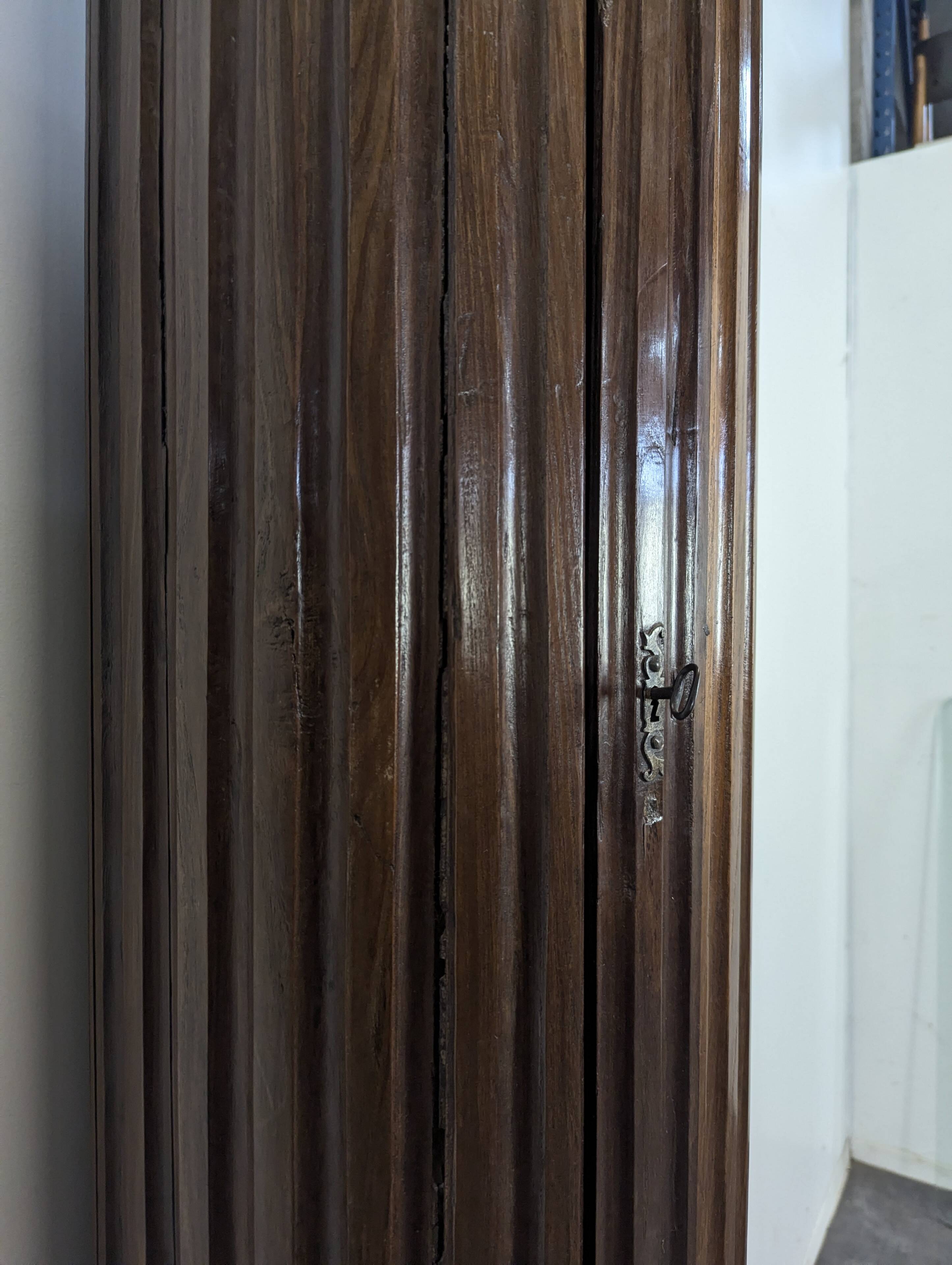 Large Corinthian Column in oak from the 18th century