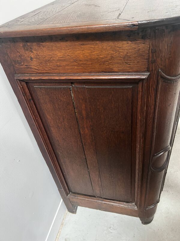 Buffet deux portes de style Louis XIV en chene massif XVIII siècle