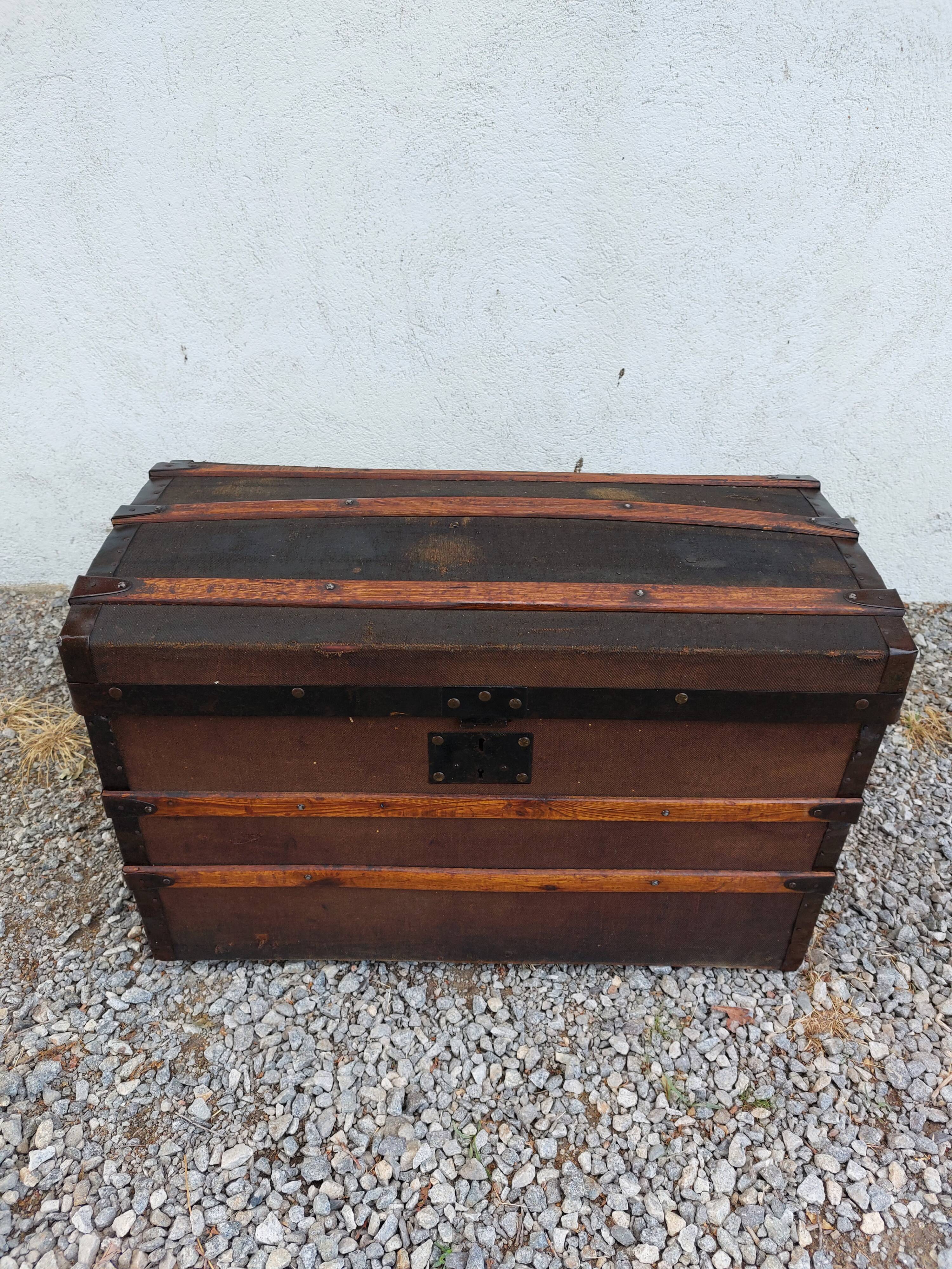 Storage trunk, trunk