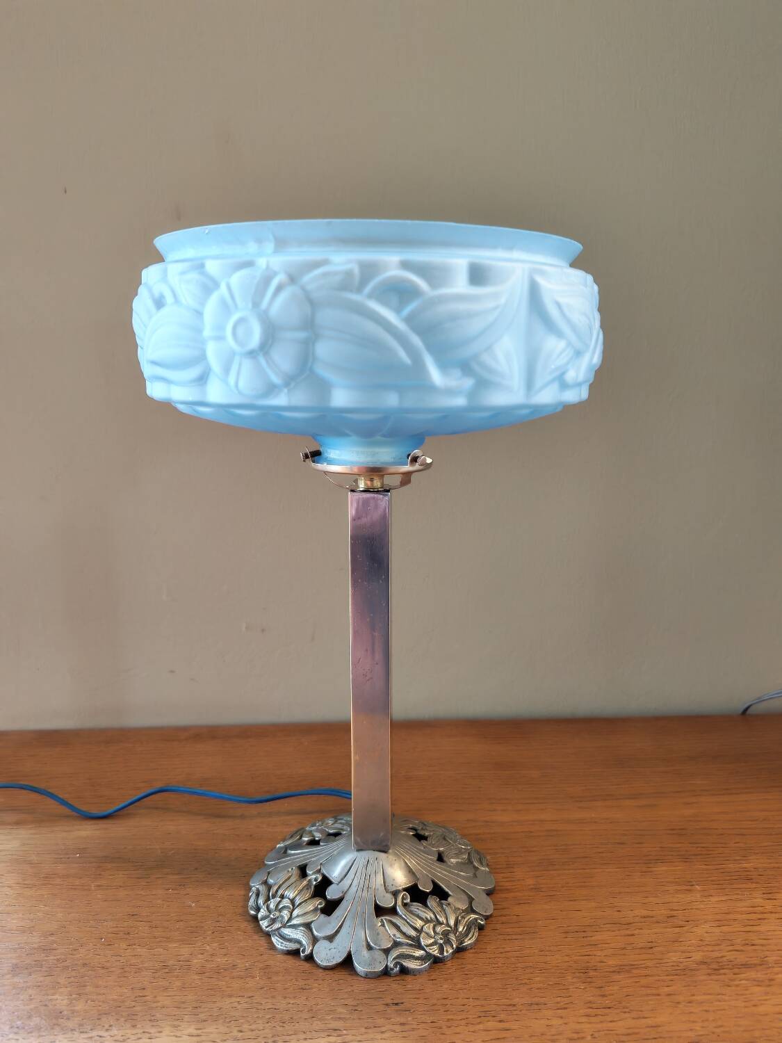 Art Deco lamp with floral decor