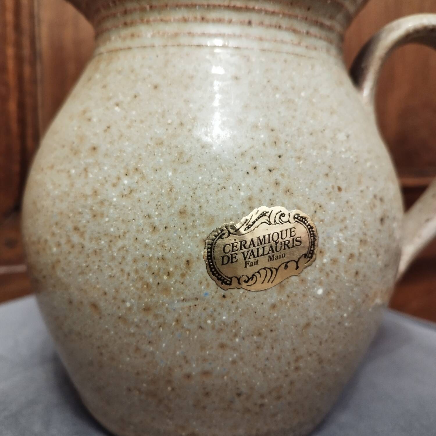 Pichet beige Vallauris fait main