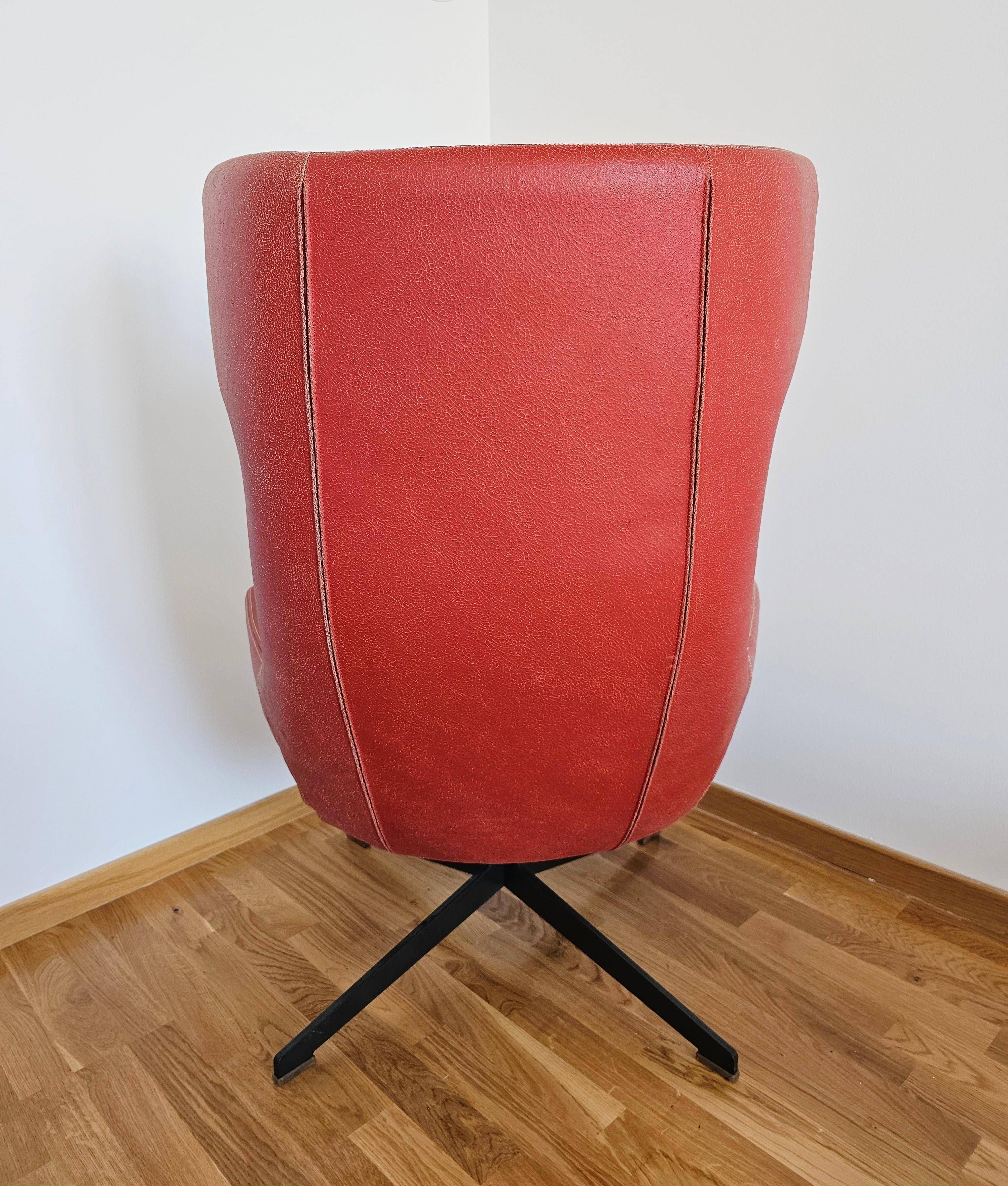 "Take a line for a walk" Armchair and Ottoman Alfredo Haberli for Moroso