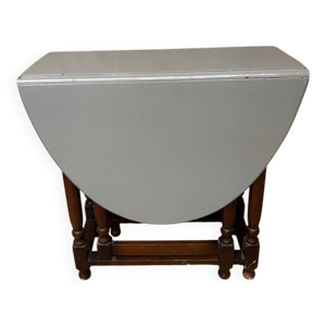 table ovale en bois avec