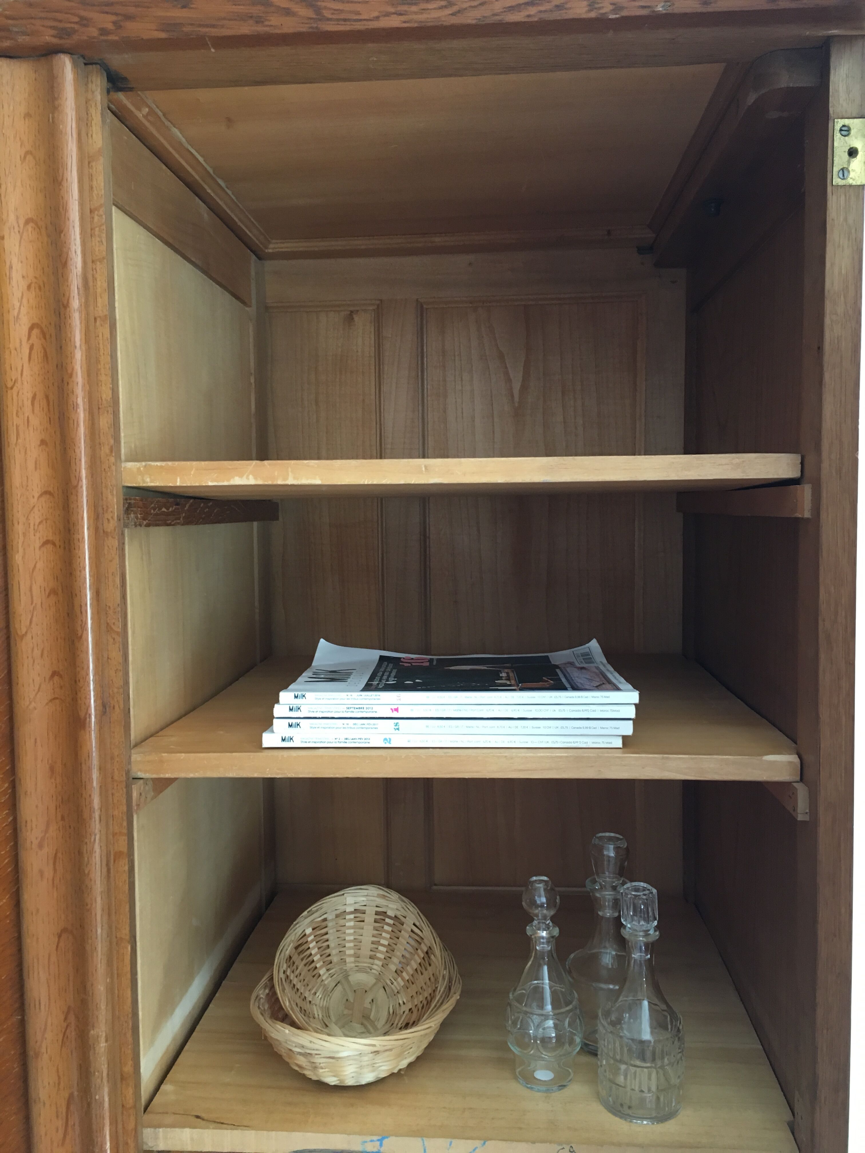 Vintage 3-doors cabinet with feet compass